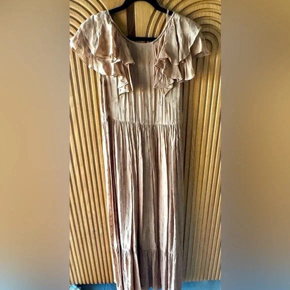 Doen Textured Viscose Garment in Soft Brown - Picture 2 of 5